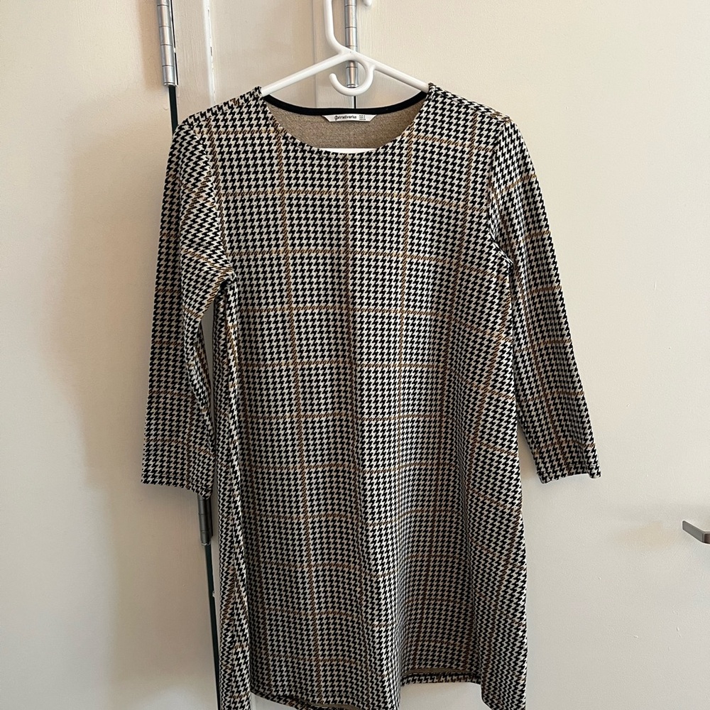Stradivarius Black, white and yellow Houndstooth Long Sleeve Dress